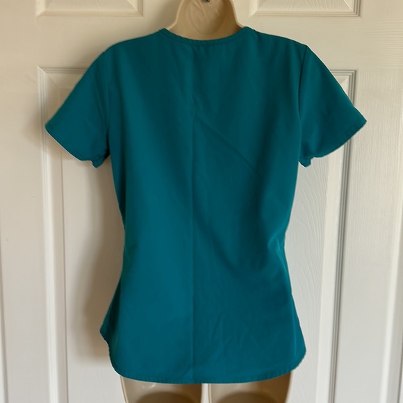 Sketchers women’s scrub top - Picture 2 of 5